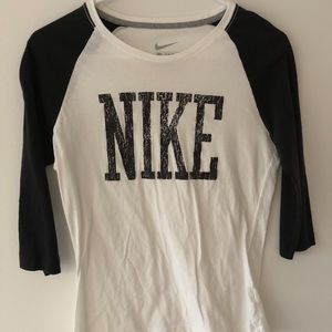Nike graphic 3/4 sleeve tee